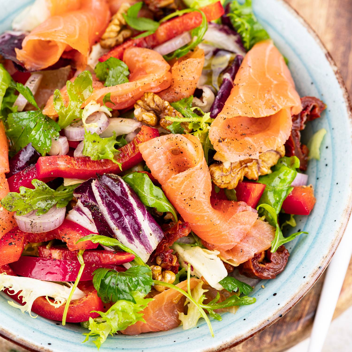 Sałatka z łososiem